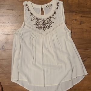 Cute top, fits more like a medium in my opinion